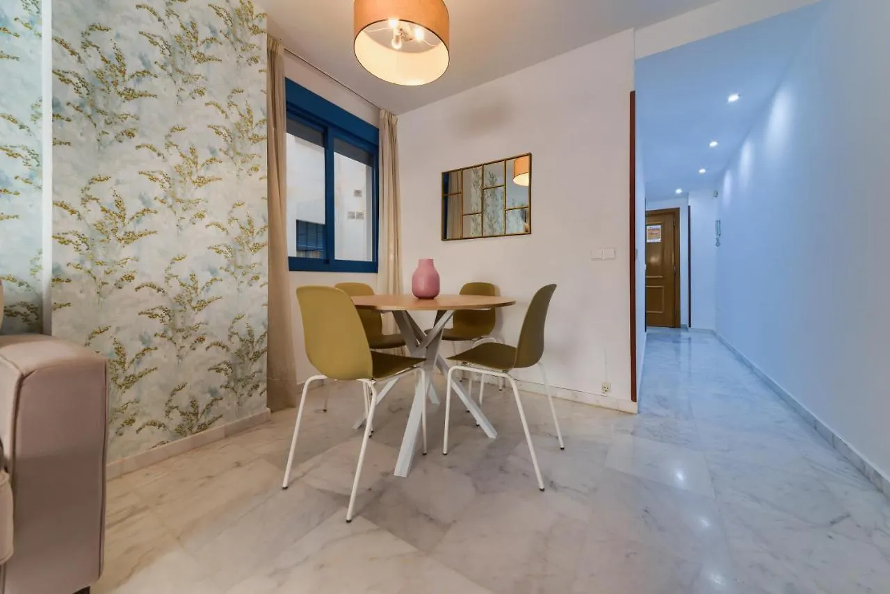Apartamento Holidays2Malaga Ayala 450 Mts From Beach & Terrace 0*,  España