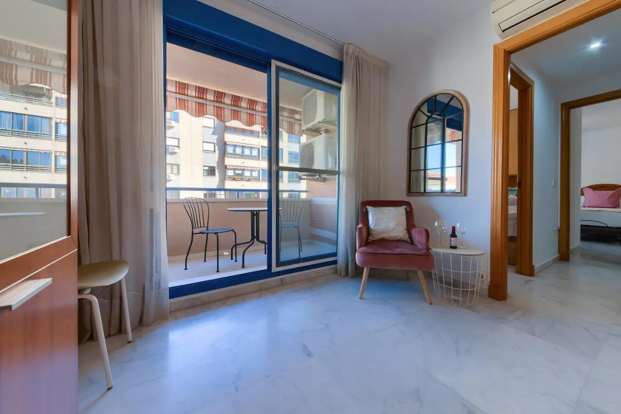 Holidays2Malaga Ayala 450 Mts From Beach & Terrace 0*, Malaga